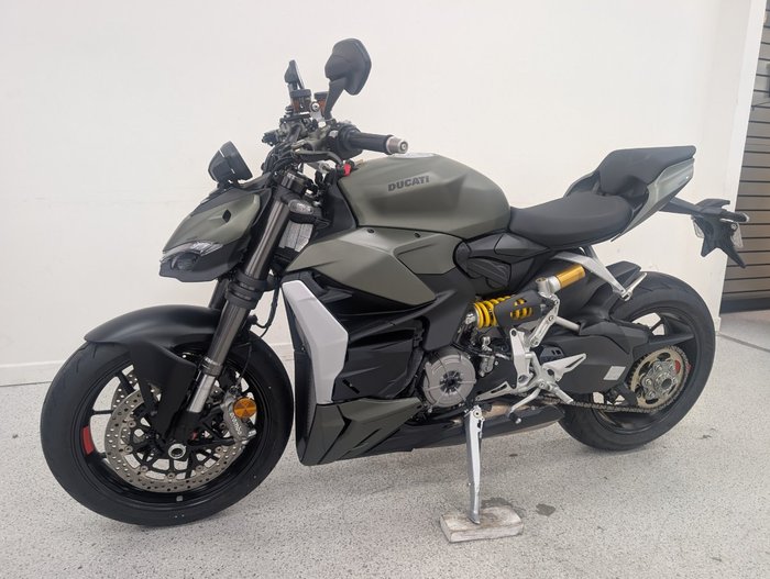 2024 DUCATI STREETFIGHTER V2 Green