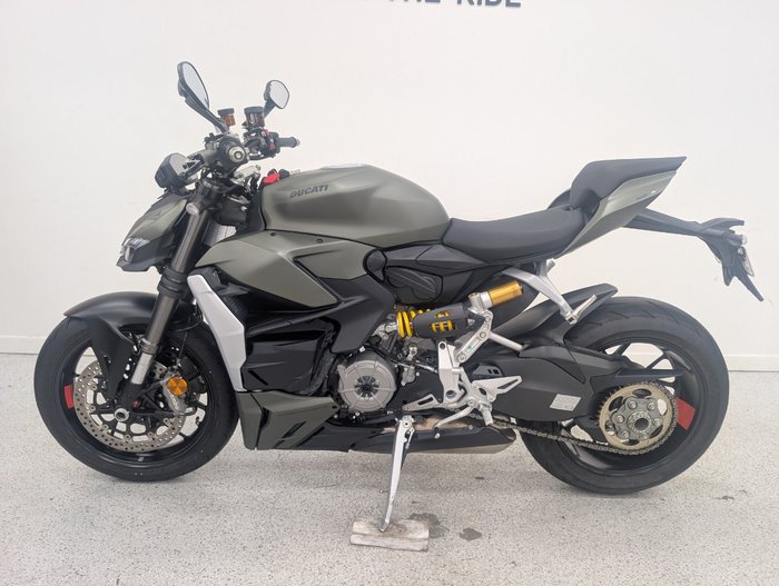 2024 DUCATI STREETFIGHTER V2 Green