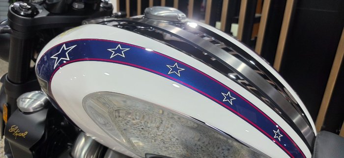 2025 Triumph ROCKET 3 R EVEL KNIEVEL SILVER