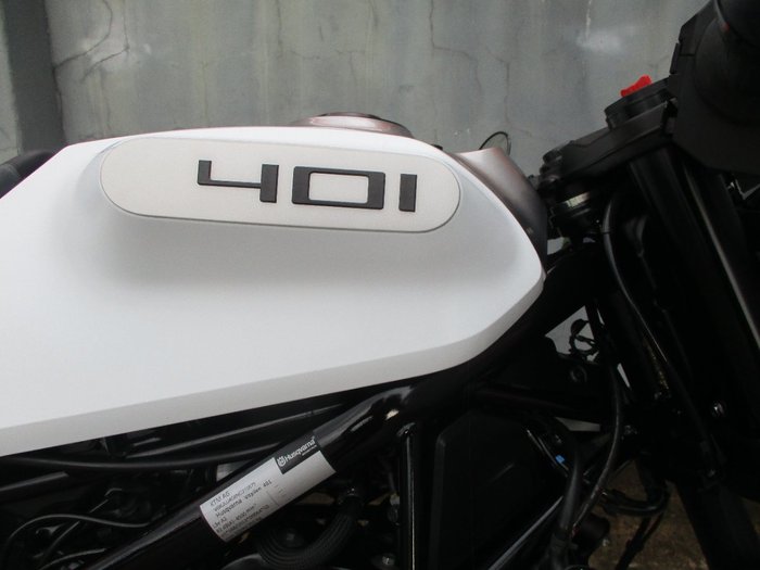 2022 HUSQVARNA VITPILEN 401 WHITE