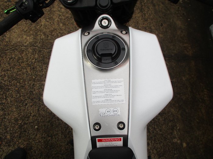 2022 HUSQVARNA VITPILEN 401 WHITE