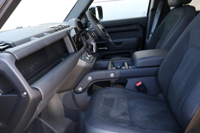 2022 Land Rover Defender 110 P525 V8