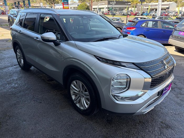 2024 Mitsubishi Outlander LS
