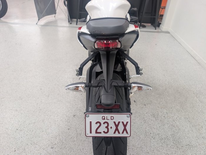 2022 Triumph STREET TRIPLE S 660 LAMS White