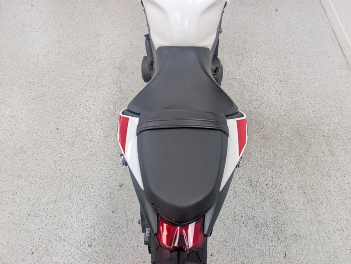 2022 Triumph STREET TRIPLE S 660 LAMS White