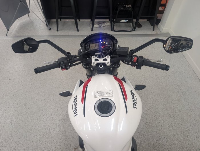 2022 Triumph STREET TRIPLE S 660 LAMS White