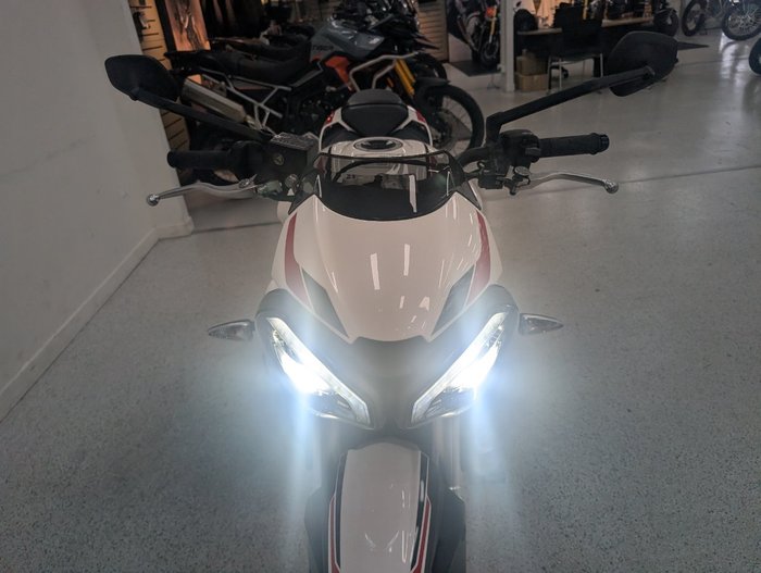 2022 Triumph STREET TRIPLE S 660 LAMS White
