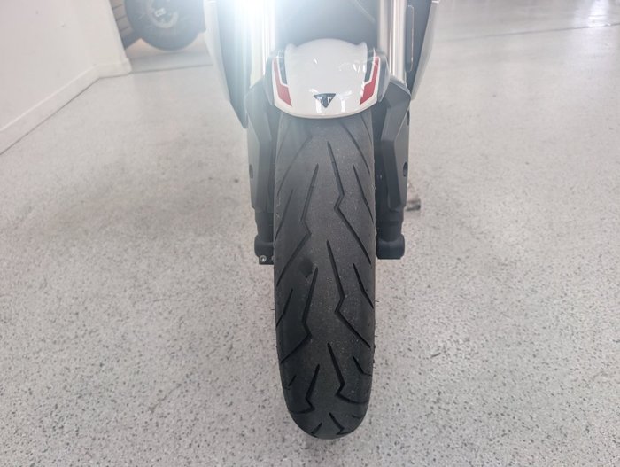 2022 Triumph STREET TRIPLE S 660 LAMS White