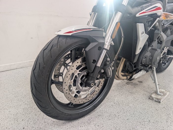 2022 Triumph STREET TRIPLE S 660 LAMS White