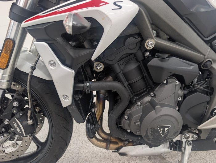 2022 Triumph STREET TRIPLE S 660 LAMS White