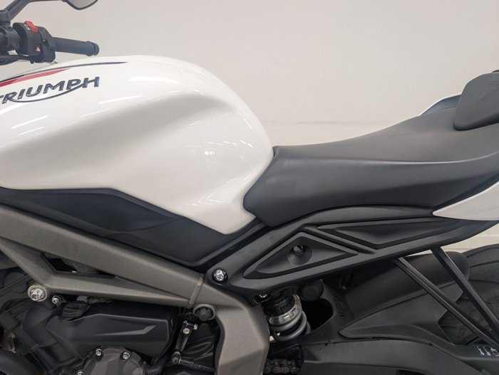 2022 Triumph STREET TRIPLE S 660 LAMS White