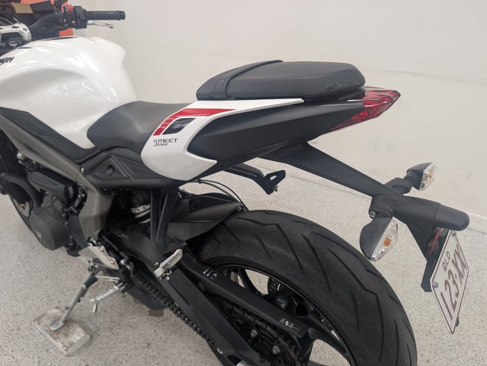2022 Triumph STREET TRIPLE S 660 LAMS White