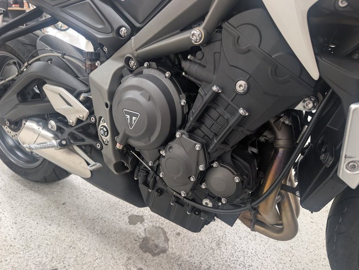 2022 Triumph STREET TRIPLE S 660 LAMS White