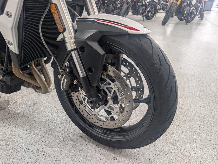 2022 Triumph STREET TRIPLE S 660 LAMS White