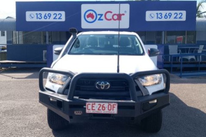 2022 TOYOTA HILUX SR (4x4)