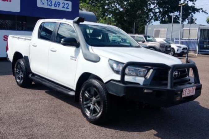 2022 TOYOTA HILUX SR (4x4)