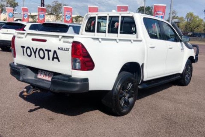 2022 TOYOTA HILUX SR (4x4)