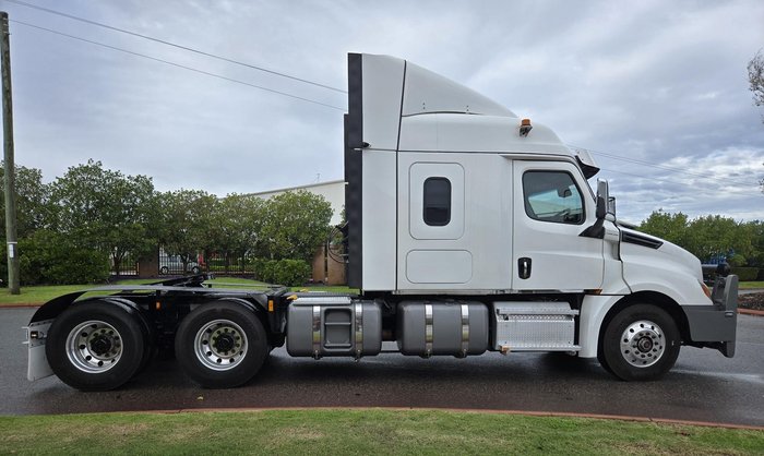 2021 Freightliner Cascadia 126