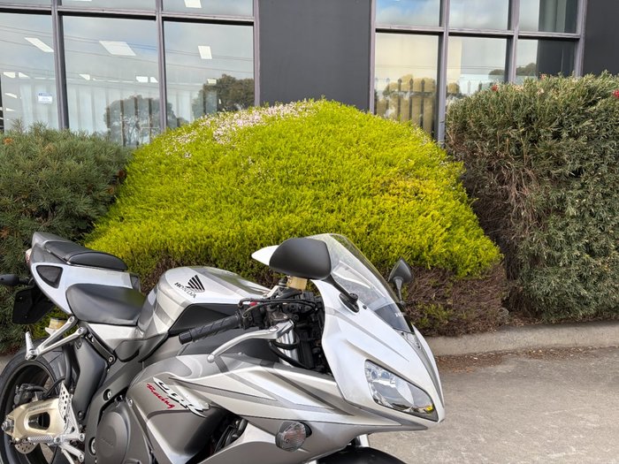 2006 Honda CBR1000RR (FIREBLADE) Silver