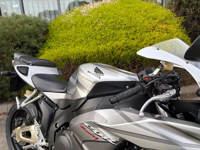 2006 Honda CBR1000RR (FIREBLADE) Silver