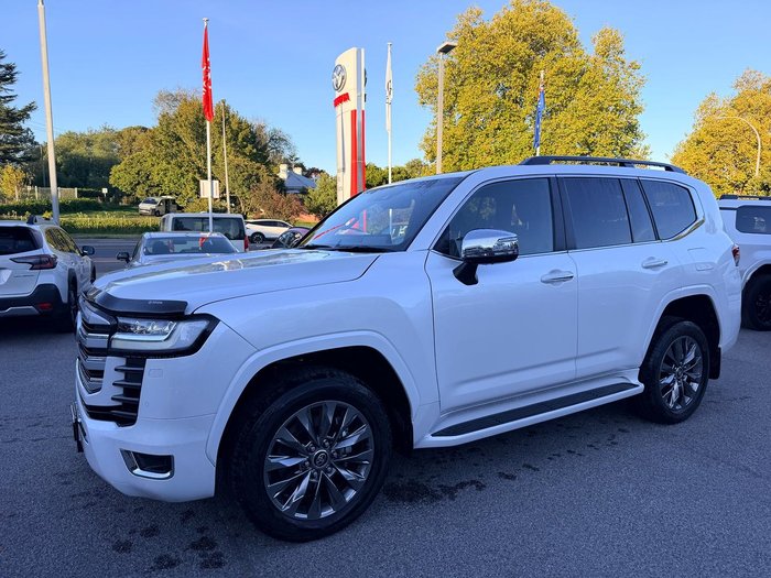 2023 Toyota Landcruiser Sahara ZX