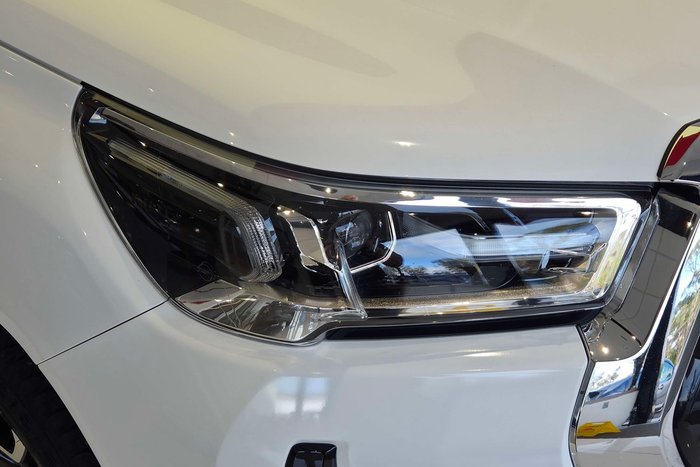 2023 Toyota Hilux SR5
