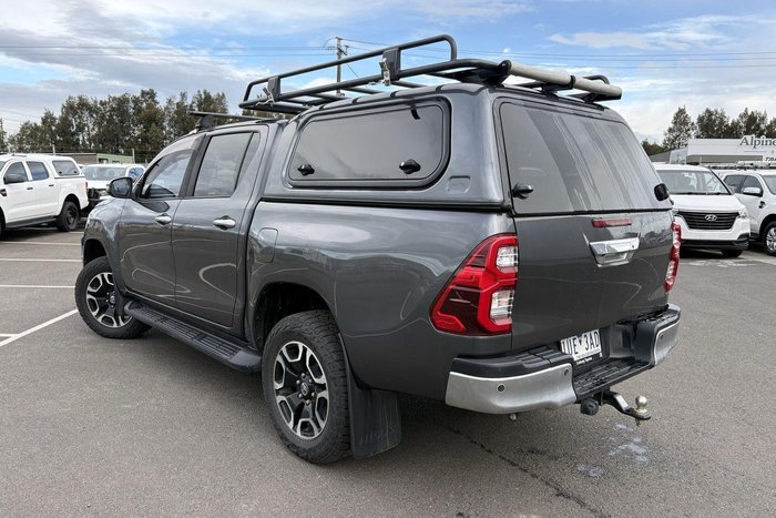 2021 Toyota Hilux SR5