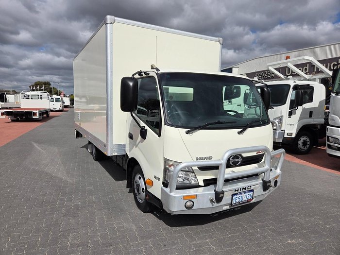 2015 Hino 616 - 300 Series Car License Van And Lift