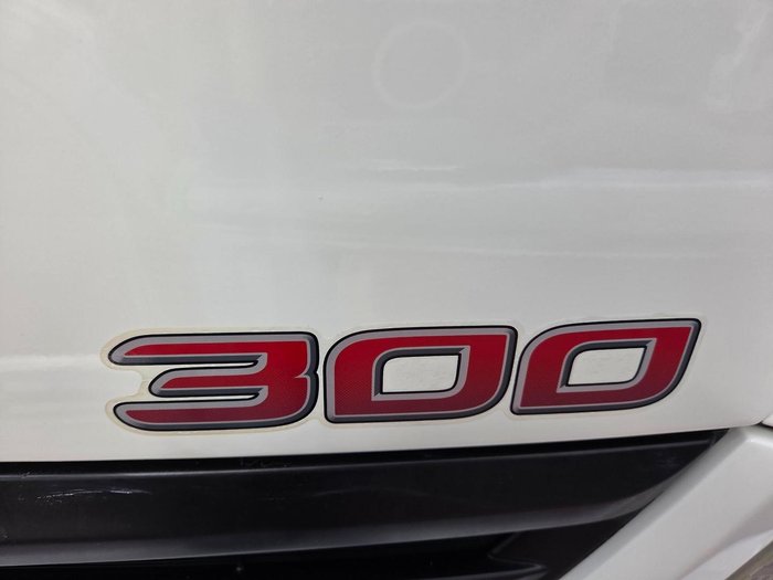 2015 Hino 616 - 300 Series Car License Van And Lift