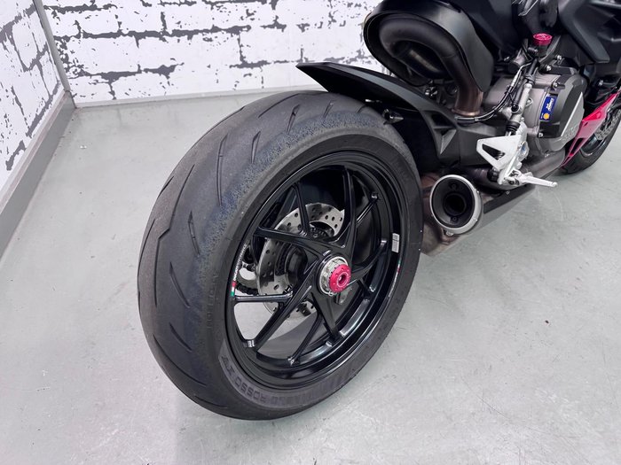 2024 Ducati Streetfighter V2 Streetfighter Red
