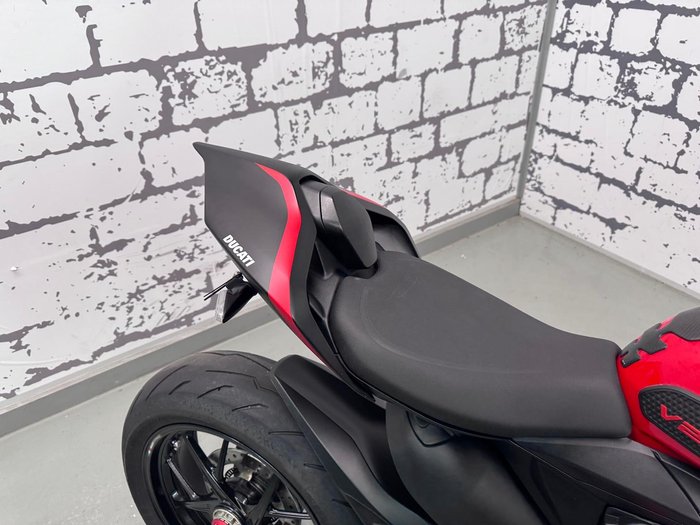 2024 Ducati Streetfighter V2 Streetfighter Red
