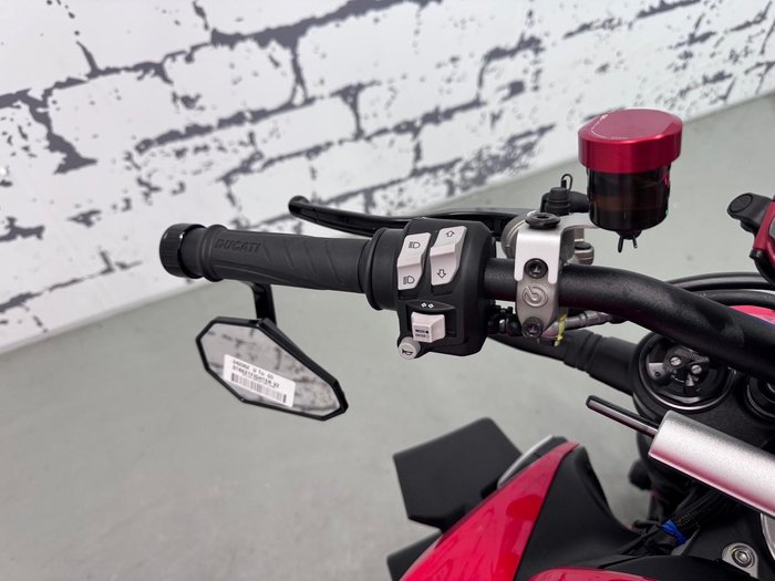 2024 Ducati Streetfighter V2 Streetfighter Red