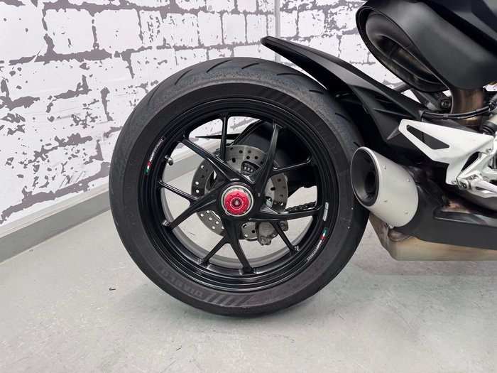 2024 Ducati Streetfighter V2 Streetfighter Red