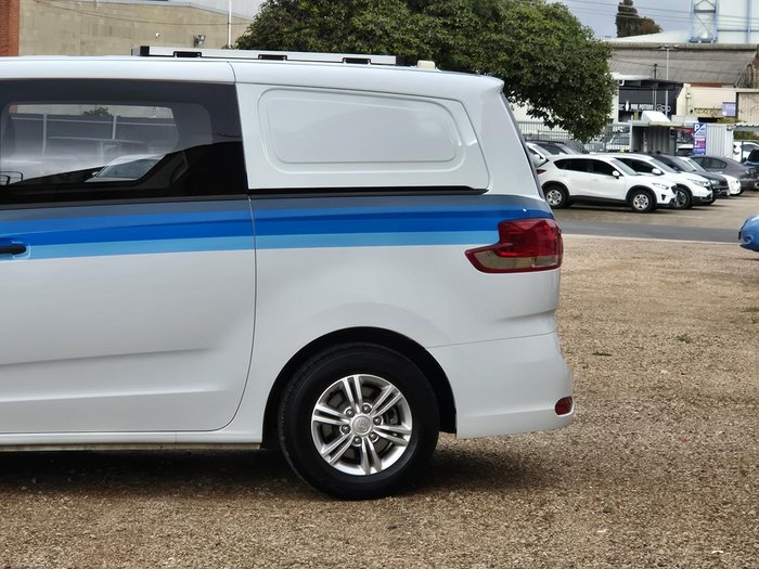 2022 LDV G10 +