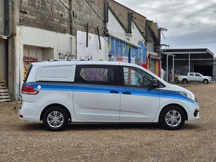 2022 LDV G10 +