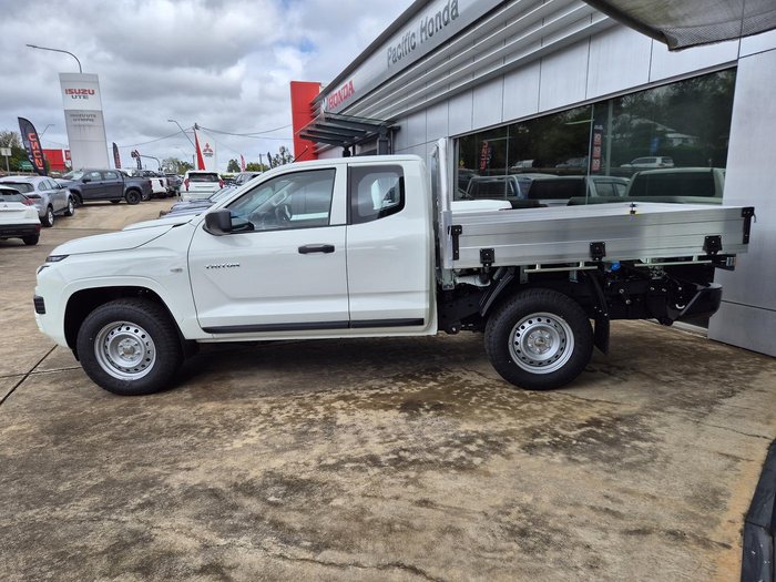2025 Mitsubishi Triton GLX