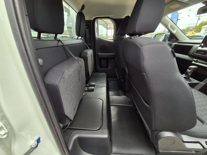 2025 Mitsubishi Triton GLX