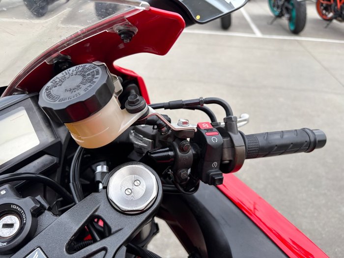 2015 Honda CBR1000RA (FIREBLADE) ABS Red