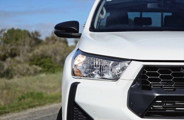 2024 Toyota Hilux SR