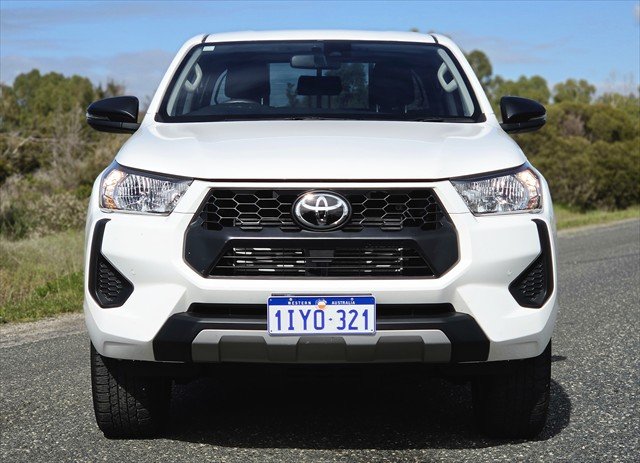 2024 Toyota Hilux SR