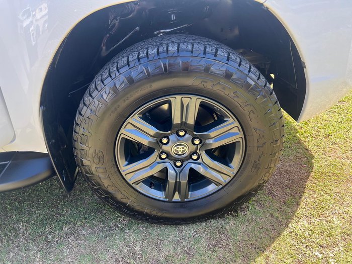 2022 Toyota Hilux SR