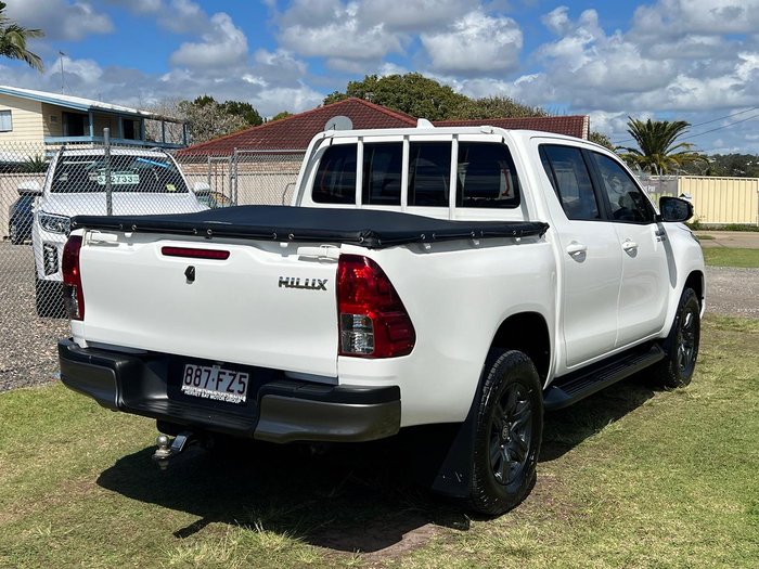 2022 Toyota Hilux SR