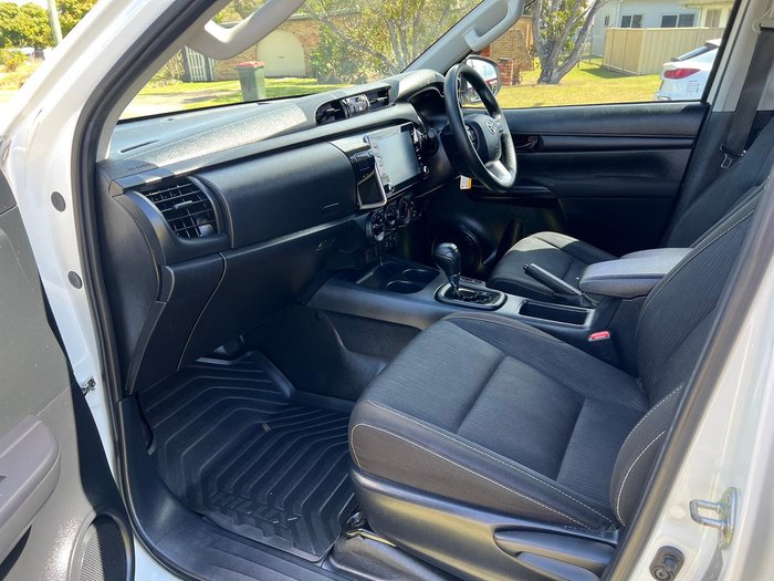 2022 Toyota Hilux SR