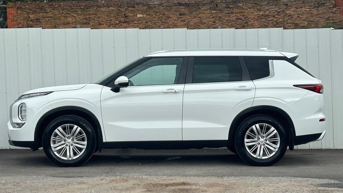 2022 Mitsubishi Outlander LS