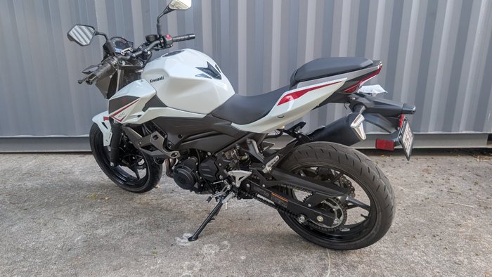 2022 Kawasaki Z400 White