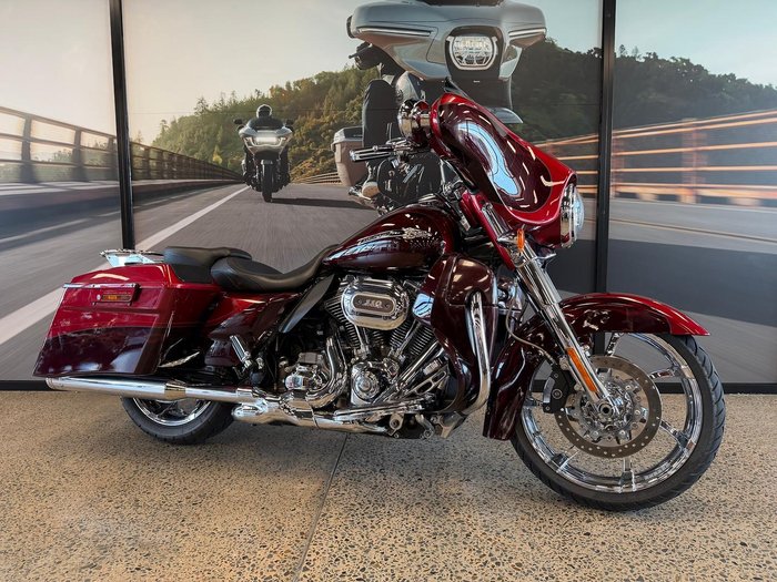2012 Harley-Davidson CVO Street Glide 110 (FLHXSE)