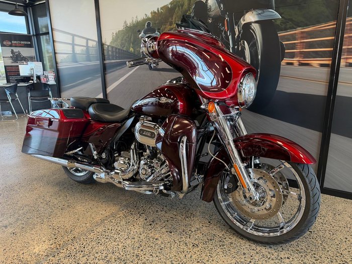 2012 Harley-Davidson CVO Street Glide 110 (FLHXSE)
