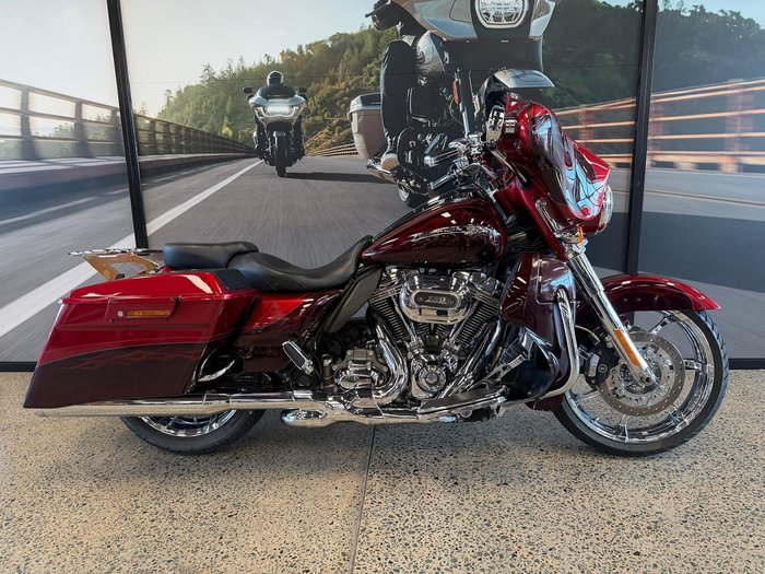 2012 Harley-Davidson CVO Street Glide 110 (FLHXSE)