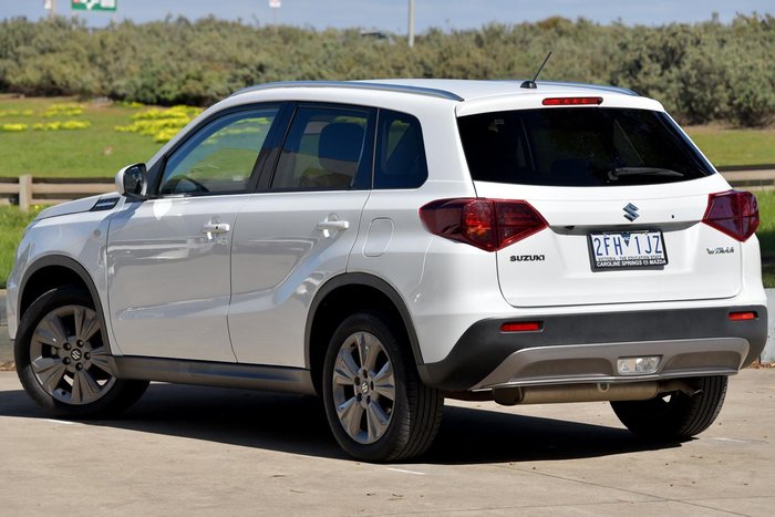 2023 Suzuki Vitara Shadow
