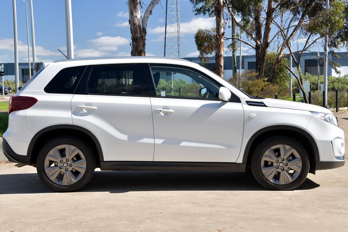 2023 Suzuki Vitara Shadow